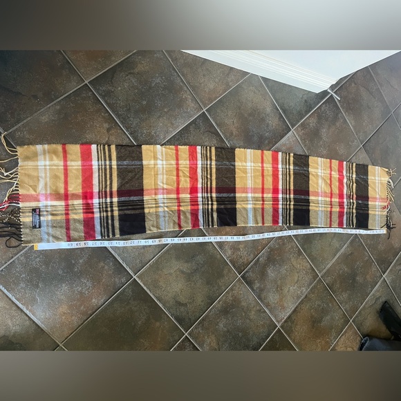 100% Cashmere Scarf Made in Scotland Plaid Beige Red Black - Picture 3 of 3